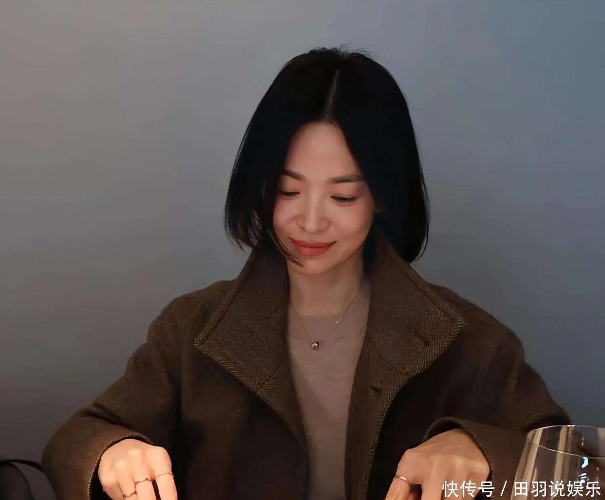 宋慧乔锁骨发发型教程_宋慧乔精灵短发造型_女明星个性短发图片大全