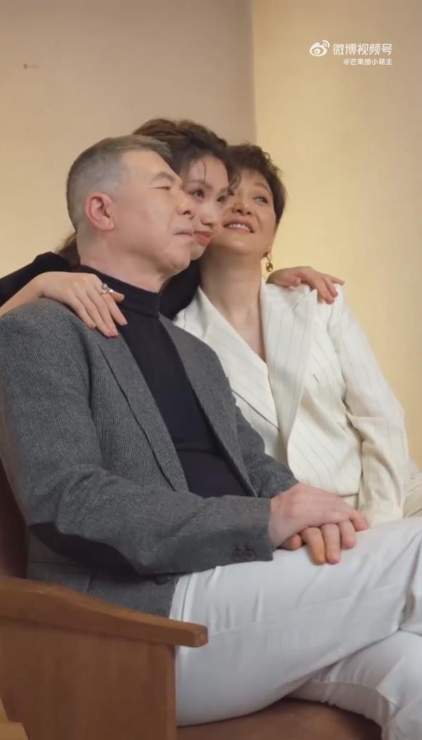 徐朵首次公开亮相_冯小刚徐帆徐朵全家福_冯小刚进娱乐圈